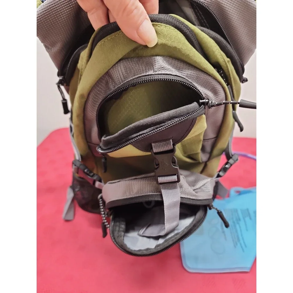 Teton Sports Oasis 1100 Hydration Backpack W Built In Raincover Olive Green EUC